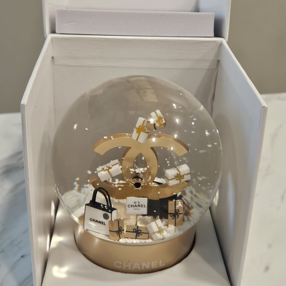 Chanel Classic CC Snow Globe - Picture 2 of 5